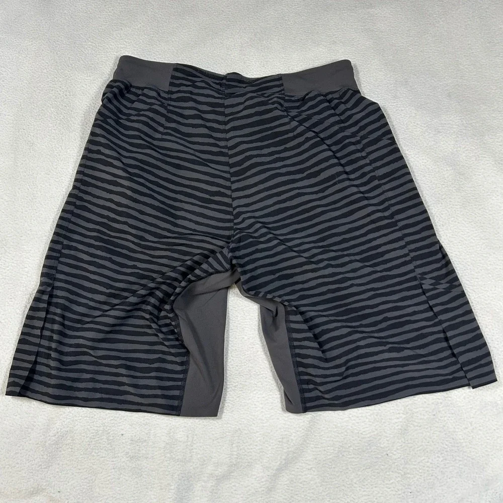 Lululemon Athletic Shorts Mens 32 Grey Black Stripe Zipper Pocket Inseam 11 READ